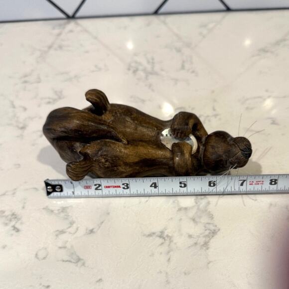 Vintage 70s handcrafted decorative wax sea otter holding an abalone shell - Picture 10 of 10